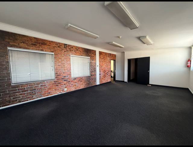 325M² WAREHOUSE TO LET IN AIRPORT INDUSTRIA